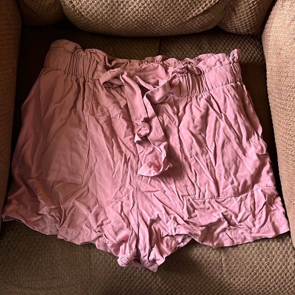 Soft, pink high rise shorts w/ pocket and ties